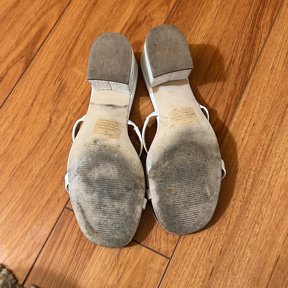 issy white steve madden